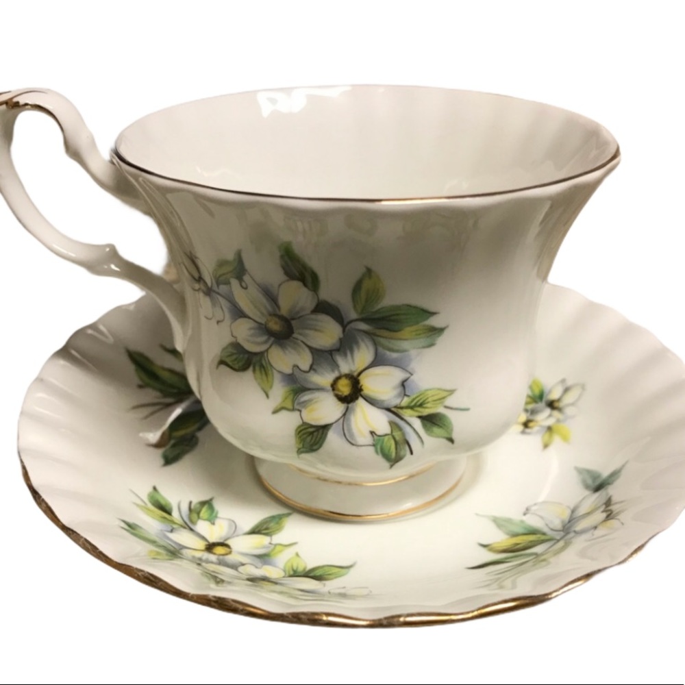 Vintage Royal Albert Pacifica Dogwood teacup and saucer set tea party tea cup